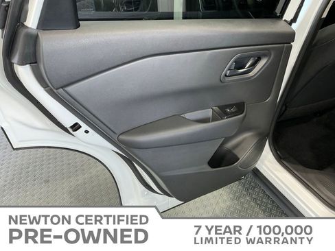 Used 2025 Nissan Rogue S FWD image 36