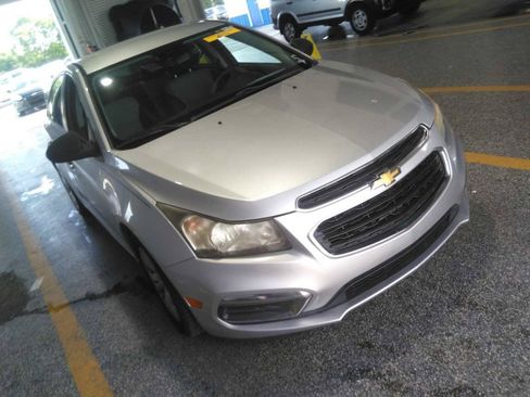 Used 2016 Chevrolet Cruze LS FWD image 2
