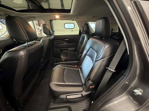 Used 2024 Nissan Pathfinder SL w/ SL Premium Package AWD/4WD image 25