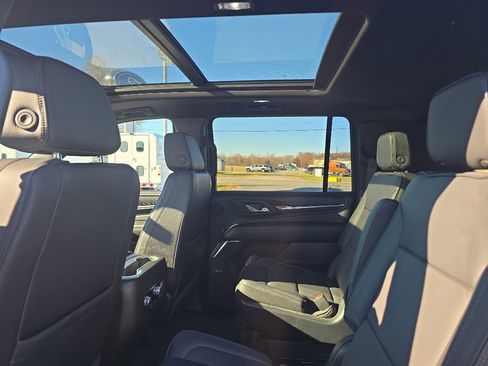 Used 2023 GMC Yukon XL Denali image 15