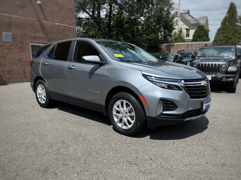 Used 2023 Chevrolet Equinox LT AWD/4WD image 3