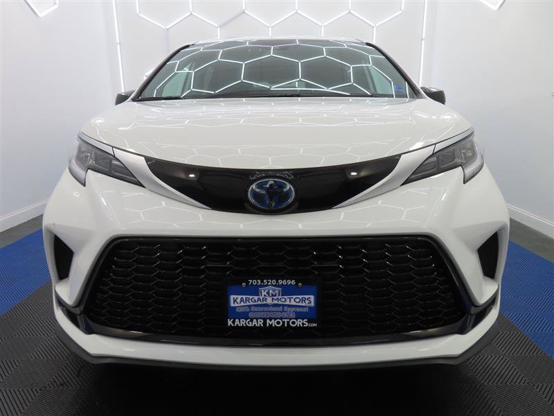 Used 2021 Toyota Sienna XSE w/ XSE Plus Package AWD/4WD image 2