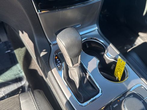 Certified 2022 Jeep Grand Cherokee Laredo X image 14