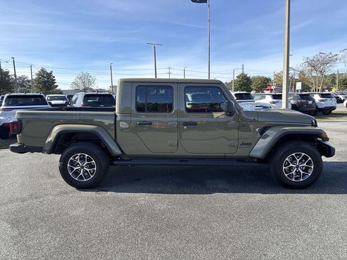 New 2025 Jeep Gladiator Sport image 2