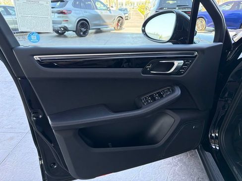 Used 2024 Porsche Macan AWD/4WD image 10