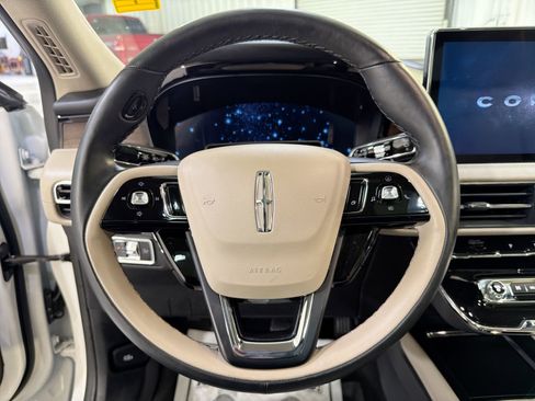 Used 2025 Lincoln Corsair Reserve w/ Equipment Group 202A image 13