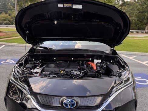 Used 2023 Toyota Venza XLE image 22
