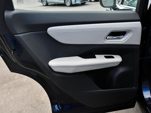 Used 2023 Nissan Ariya FWD image 39