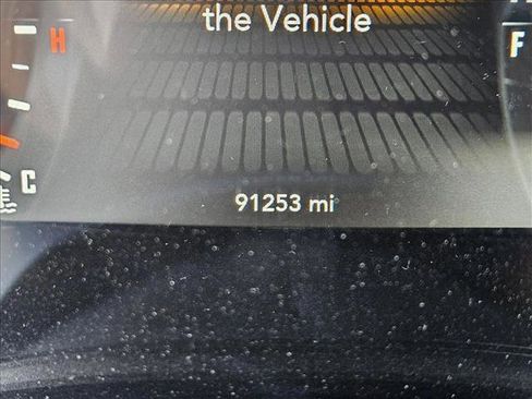 Used 2017 Dodge Challenger SXT image 11