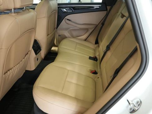 Certified 2025 Porsche Macan image 27