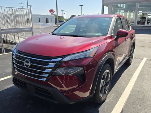 Used 2025 Nissan Rogue SV FWD image 3