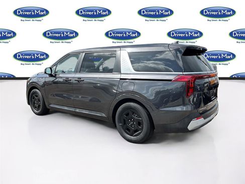 Used 2025 Kia Carnival FWD image 5