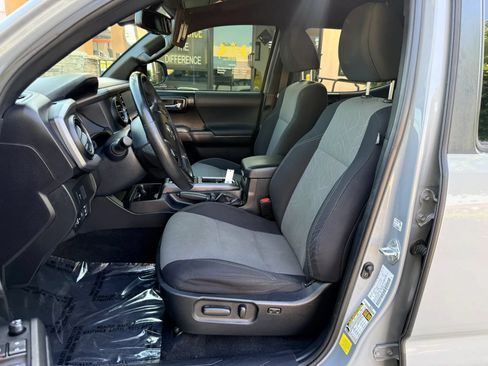 Used 2021 Toyota Tacoma TRD Sport w/ Technology Package RWD image 11