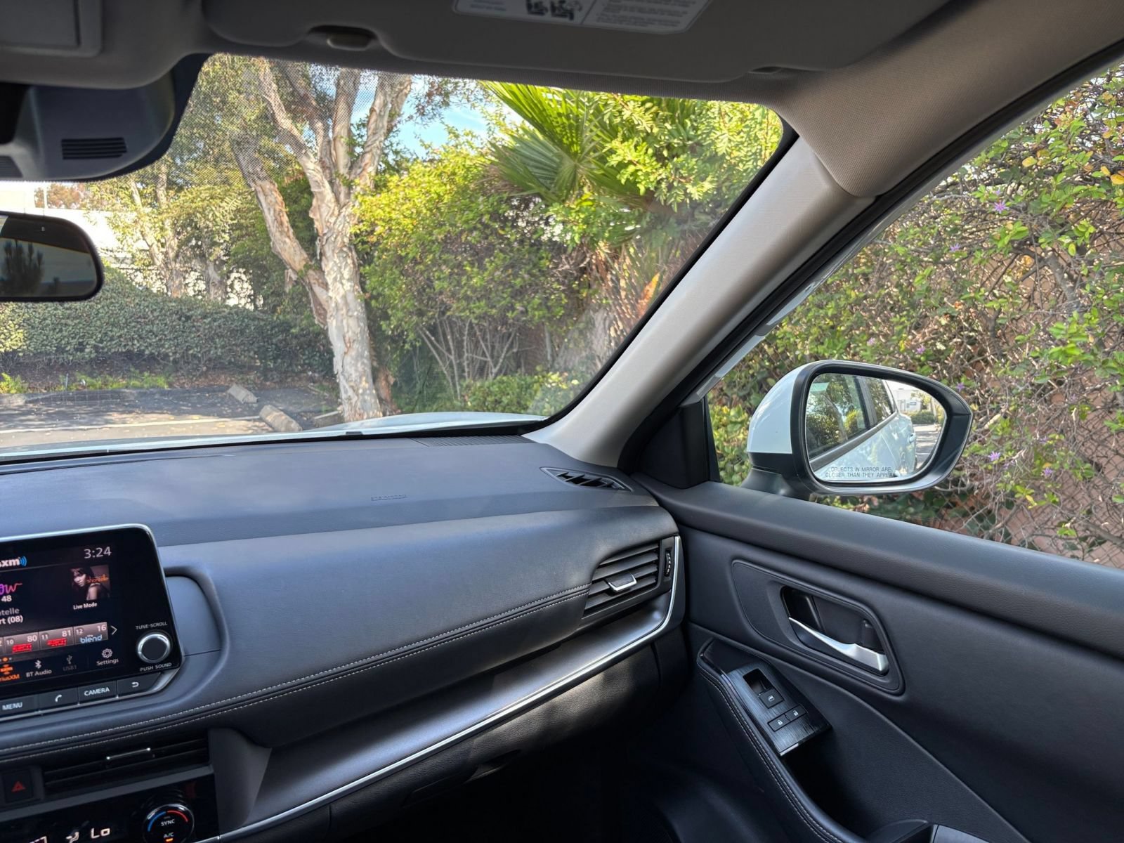 Used 2025 Nissan Rogue SV AWD/4WD image 36