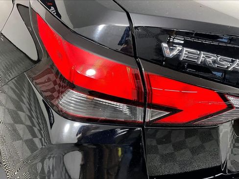 Used 2021 Nissan Versa SV FWD image 28