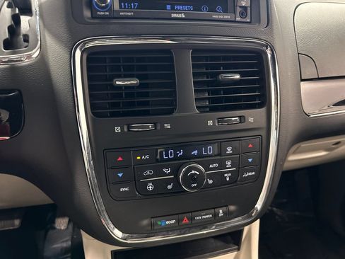 Used 2020 Dodge Grand Caravan SXT w/ Driver Convenience Group FWD image 24