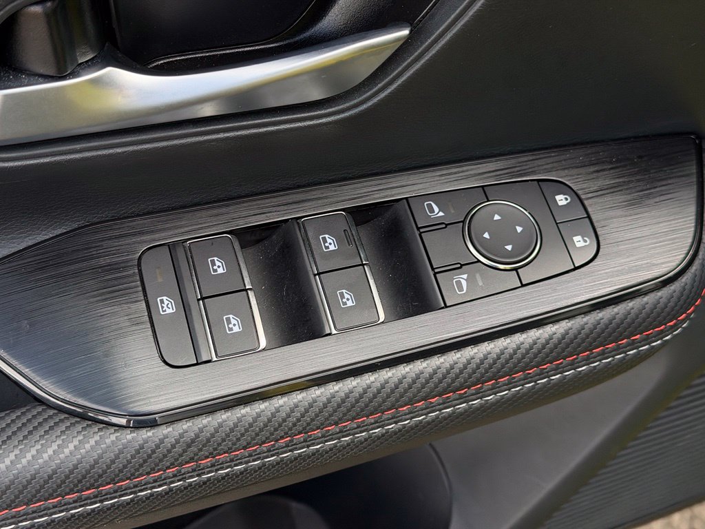 Certified 2025 Nissan Kicks SR FWD image 22