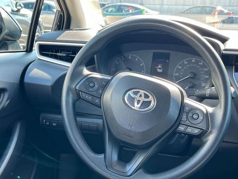 Used 2025 Toyota Corolla LE image 27