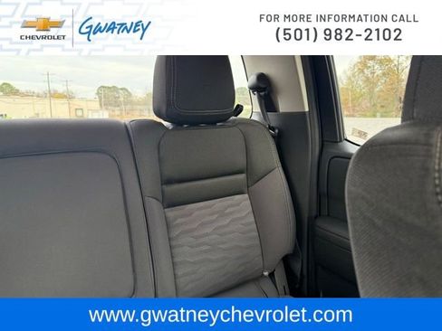 Used 2024 Nissan Frontier SV image 26