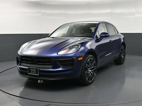 Certified 2026 Porsche Macan AWD/4WD image 6