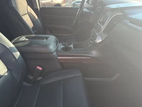 Used 2017 GMC Yukon XL SLT w/ Premium Edition AWD/4WD image 35