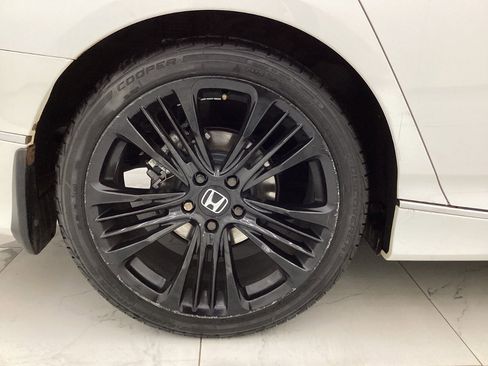 Used 2018 Honda Accord Touring image 50