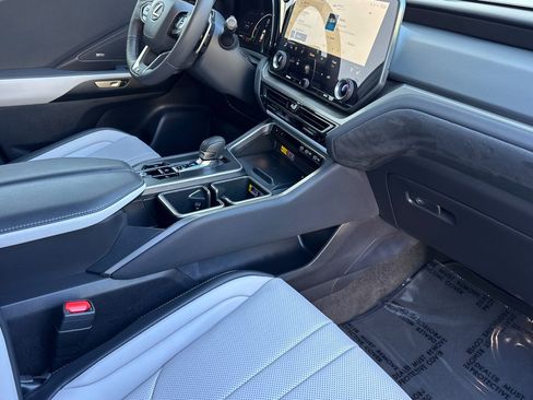 Certified 2025 Lexus TX 500h AWD w/ Technology Package image 27