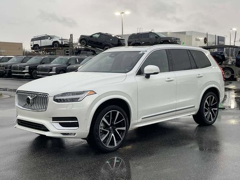 Used 2025 Volvo XC90 B5 Plus image 24