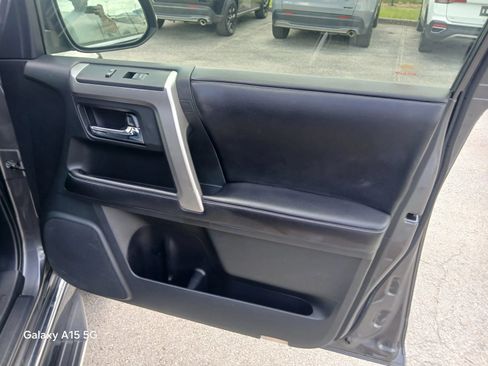 Used 2016 Toyota 4Runner Limited AWD/4WD image 18