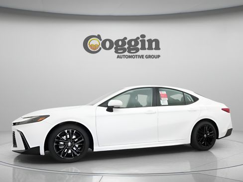 Used 2026 Toyota Camry SE w/ Multimedia Upgrade Package FWD image 18