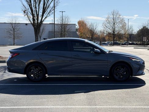 Used 2023 Hyundai Elantra SEL w/ Preferred Accessory Package image 9