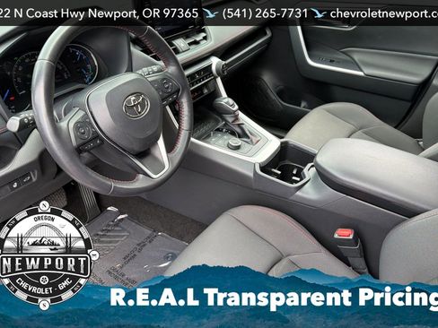 Used 2022 Toyota RAV4 SE w/ Weather & Moonroof Package AWD/4WD image 10