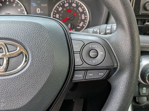 Used 2022 Toyota RAV4 XLE FWD image 23