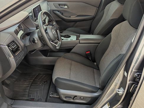 Used 2022 Nissan Rogue SV image 5