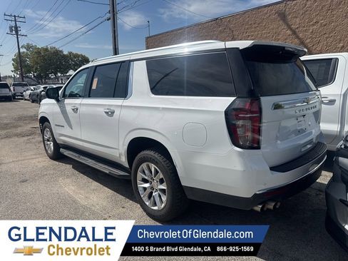 Used 2023 Chevrolet Suburban Premier image 4