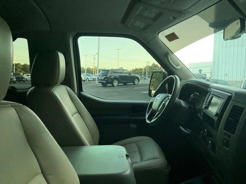 Used 2019 Nissan NV 3500 SL RWD image 4