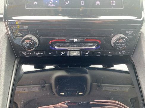 Used 2024 Jeep Grand Cherokee Laredo X AWD/4WD image 25