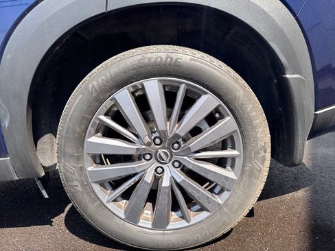 Used 2024 Nissan Pathfinder SL AWD/4WD image 30
