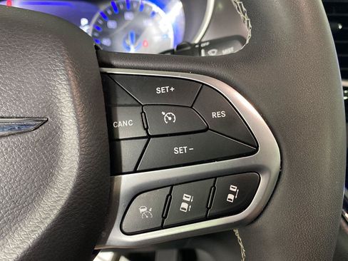 Used 2025 Chrysler Pacifica Select FWD image 16