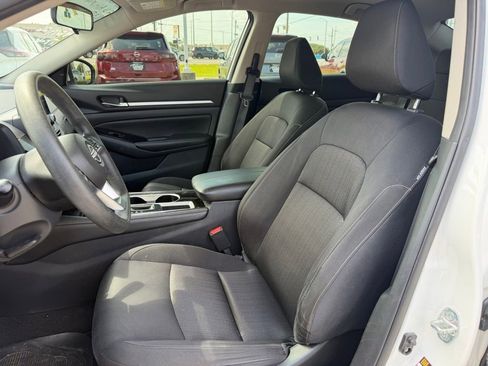 Used 2023 Nissan Altima 2.5 SV FWD image 9