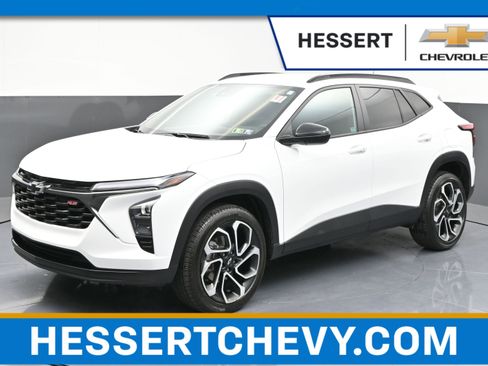 Certified 2025 Chevrolet Trax RS w/ Driver Confidence Package FWD image 1