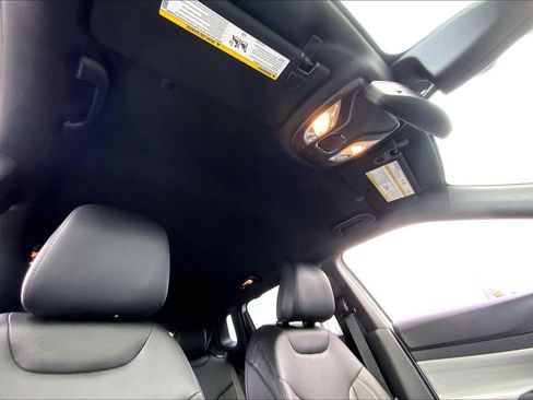 Used 2024 Jeep Compass Limited image 11