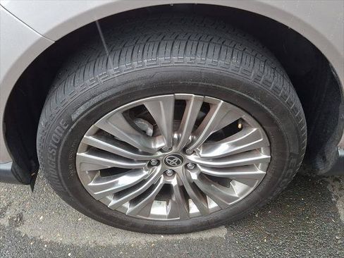 Certified 2024 Toyota Venza Limited AWD/4WD image 6
