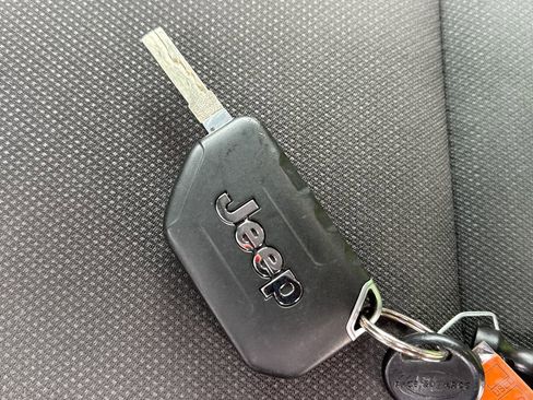 Certified 2021 Jeep Gladiator Sport image 32