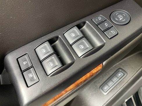 Used 2020 Chevrolet Suburban Premier image 25