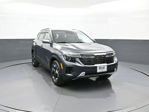 Used 2025 Kia Seltos S AWD/4WD image 3