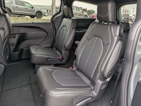 New 2026 Chrysler Pacifica Select image 22