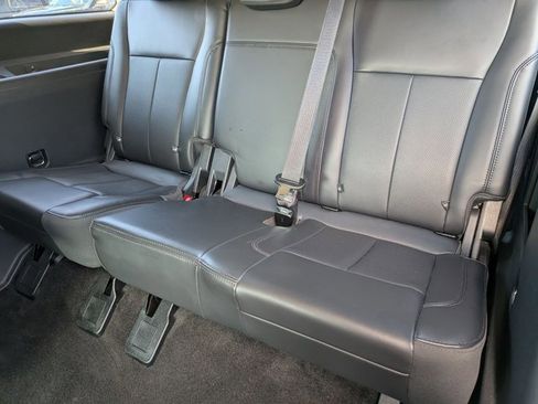 Used 2023 Ford Expedition XLT image 13