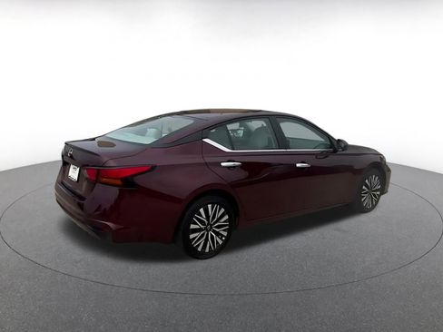 Used 2025 Nissan Altima 2.5 SV FWD image 15