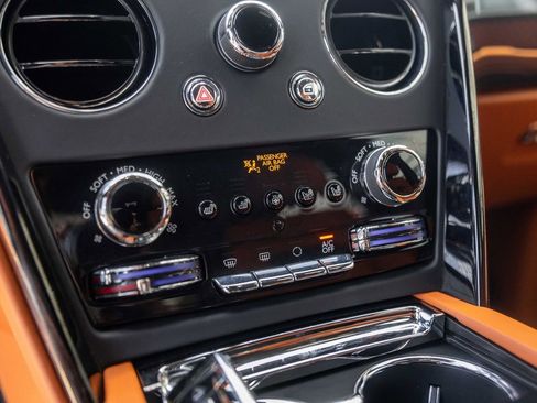 Certified 2025 Rolls-Royce Cullinan Black Badge w/ Leather Finishing Pack AWD/4WD image 29